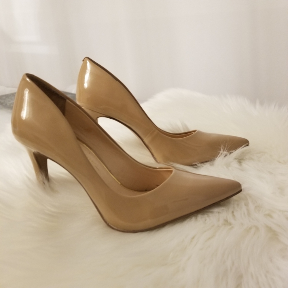 Jessica Simpson pumps